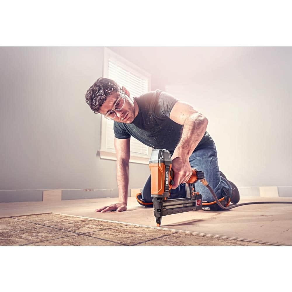 Pneumatic 18-Gauge 1-1/2 in. Finish Stapler with Contractor's Bag - Image 9