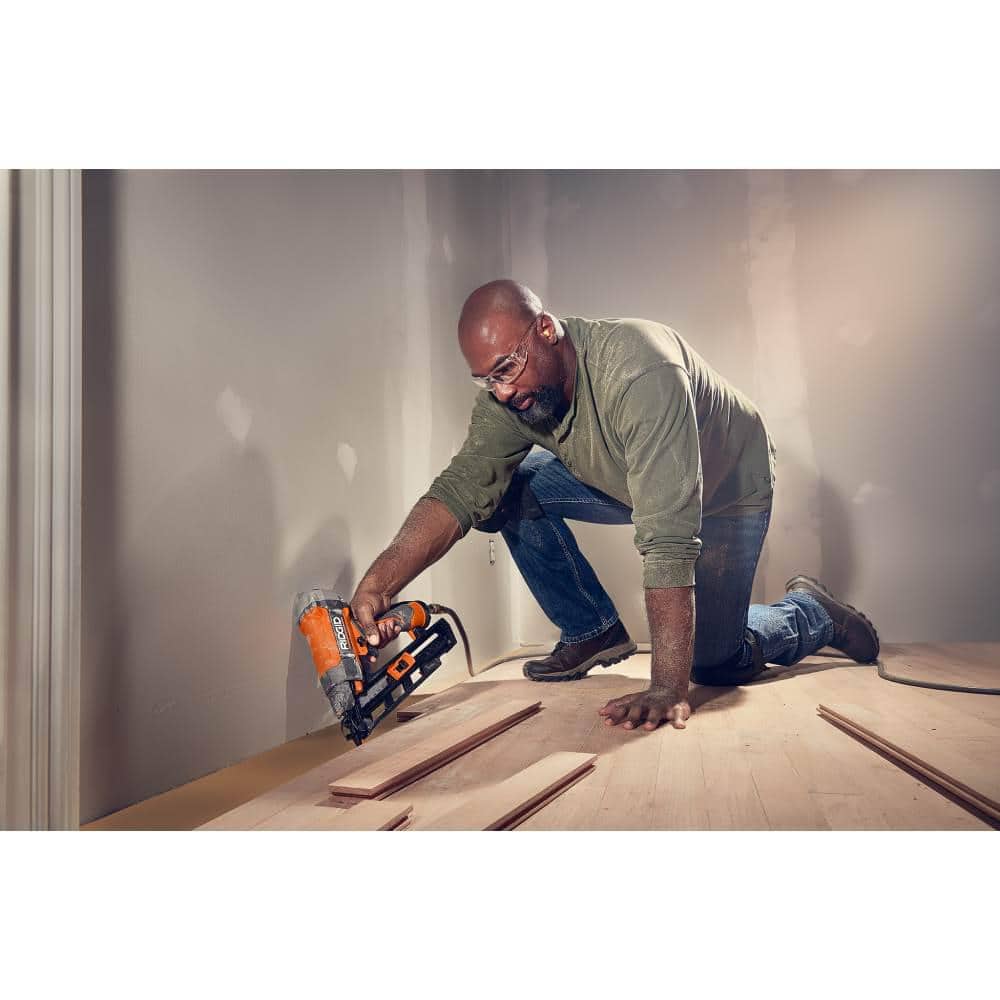 Pneumatic 15-Gauge 2-1/2 in. Angled Finish Nailer with CLEAN DRIVE Technology, and Tool Bag - Image 6